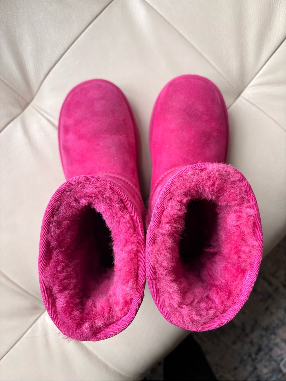 Girls UGG Classic Short Boots in Vibrant Pink Suede - Picture 6 of 9